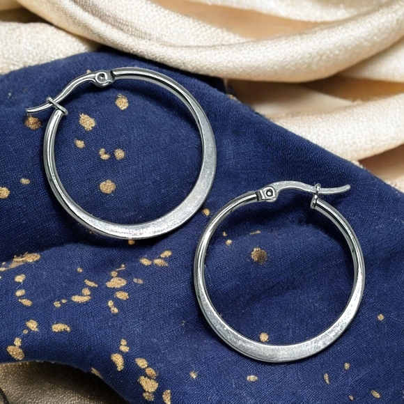 🆕️Minimalist 316L Stainless Steel Hoop Earrings | Trendy & Hypoallergenic Hoops - Picture 6 of 12